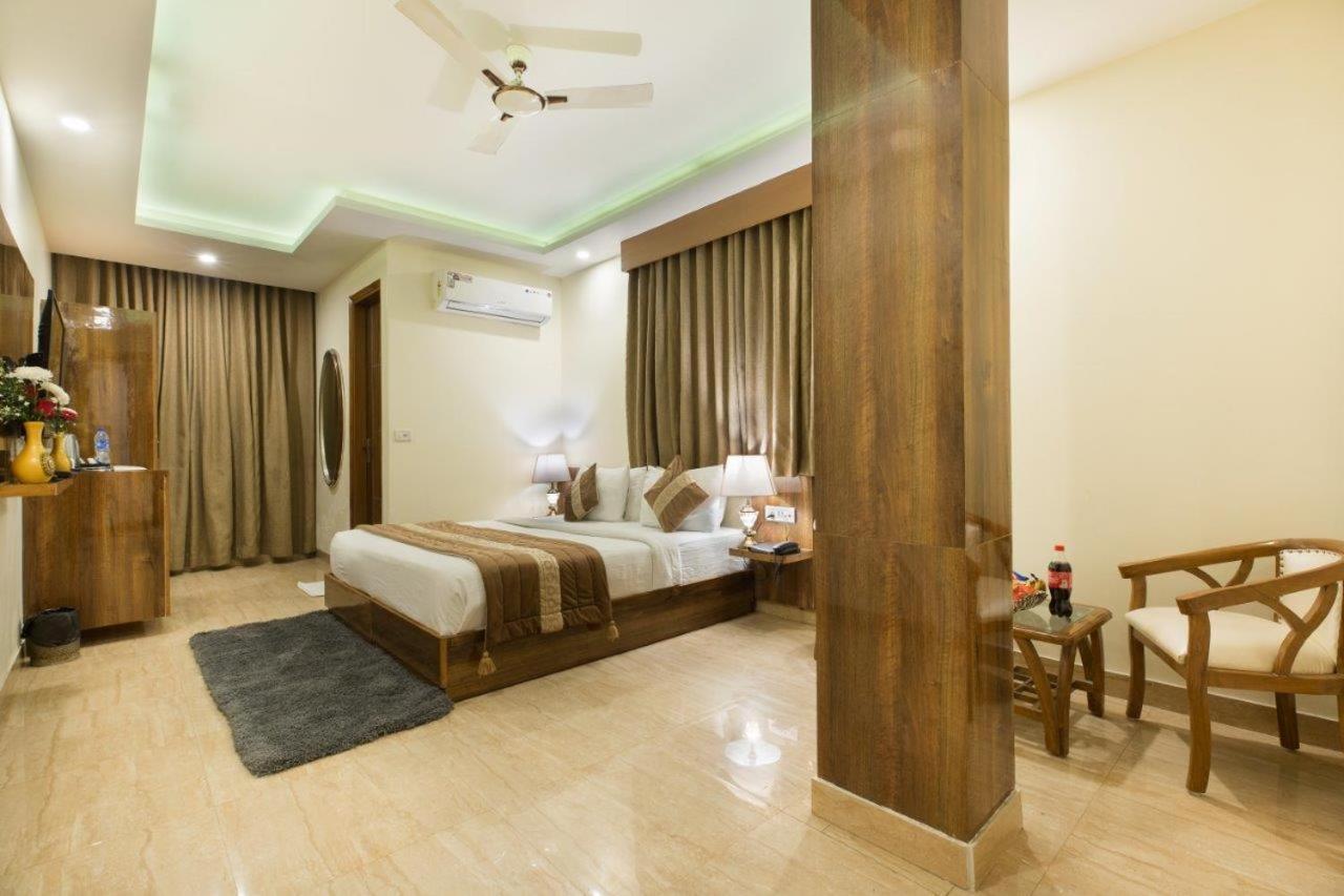Hotel Viva Palace By Opo New Delhi Buitenkant foto