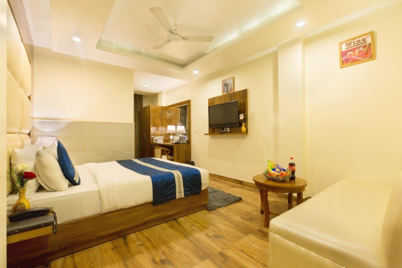 Hotel Viva Palace By Opo New Delhi Buitenkant foto