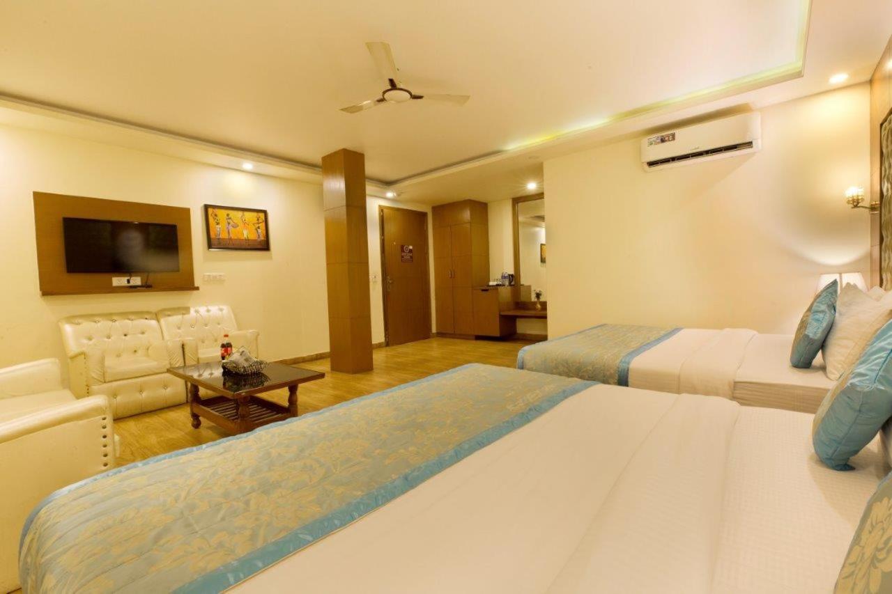 Hotel Viva Palace By Opo New Delhi Buitenkant foto