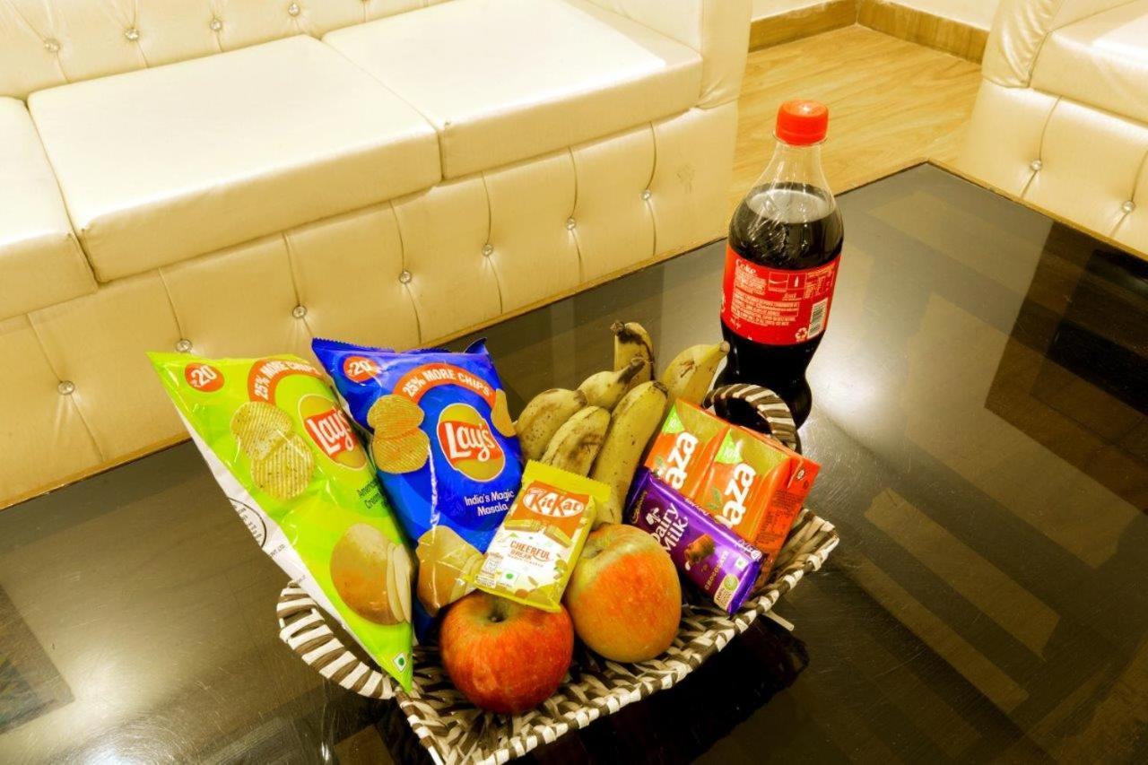 Hotel Viva Palace By Opo New Delhi Buitenkant foto