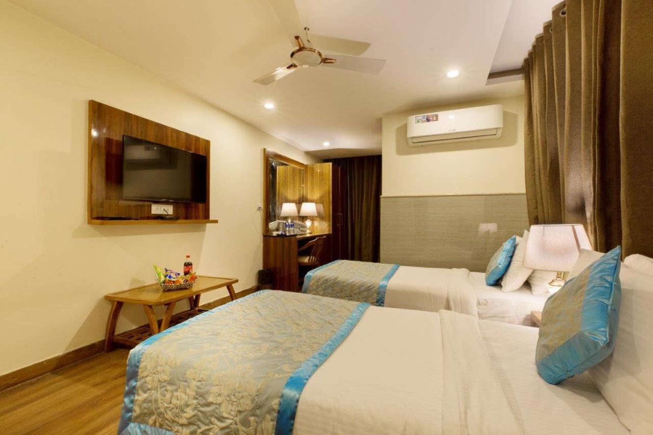 Hotel Viva Palace By Opo New Delhi Buitenkant foto