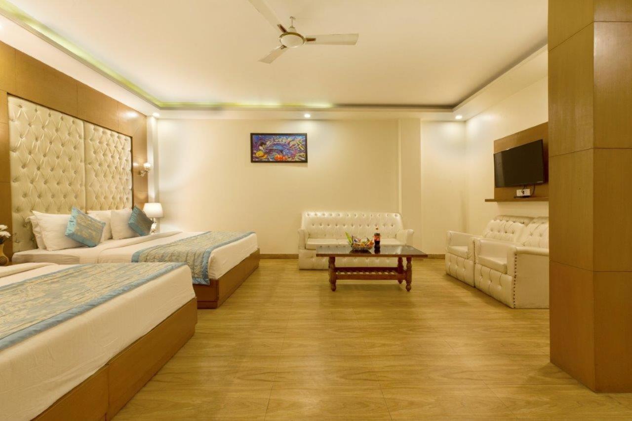 Hotel Viva Palace By Opo New Delhi Buitenkant foto