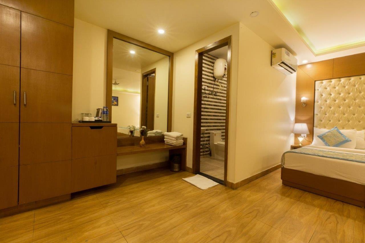 Hotel Viva Palace By Opo New Delhi Buitenkant foto