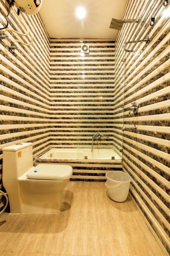 Hotel Viva Palace By Opo New Delhi Buitenkant foto