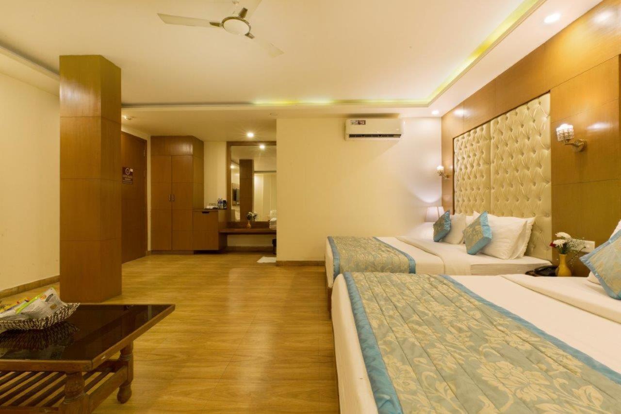 Hotel Viva Palace By Opo New Delhi Buitenkant foto