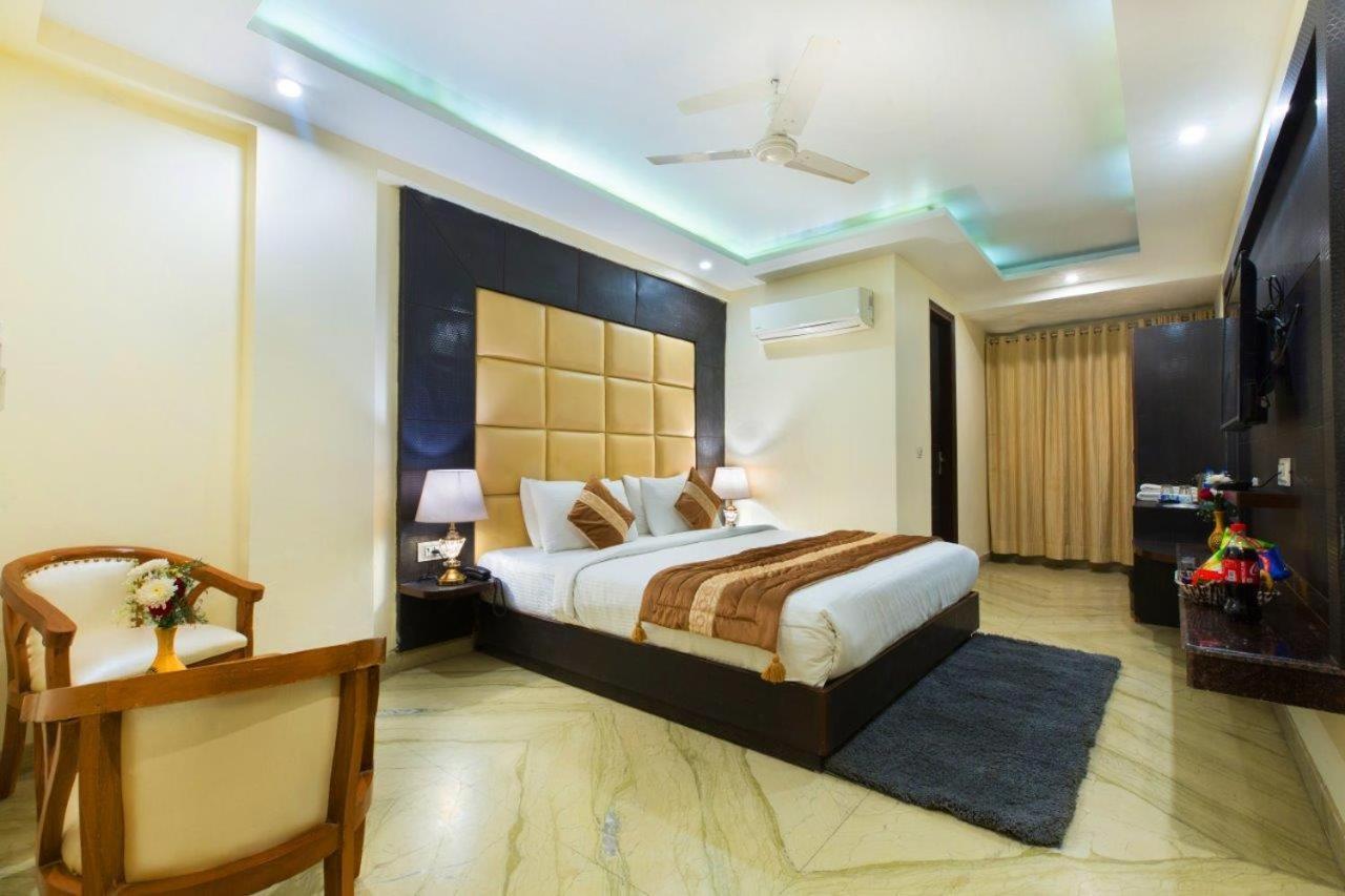 Hotel Viva Palace By Opo New Delhi Buitenkant foto