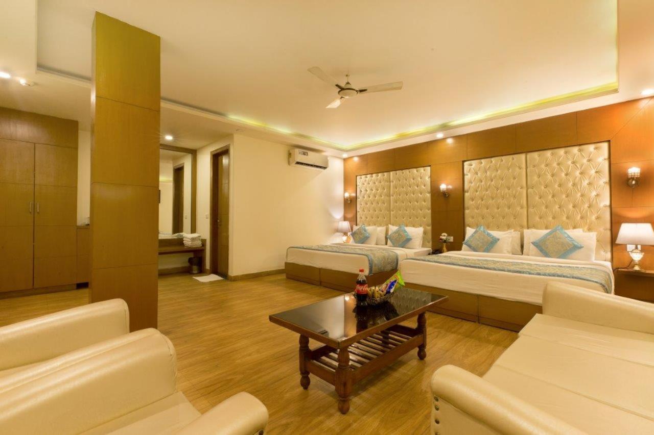 Hotel Viva Palace By Opo New Delhi Buitenkant foto