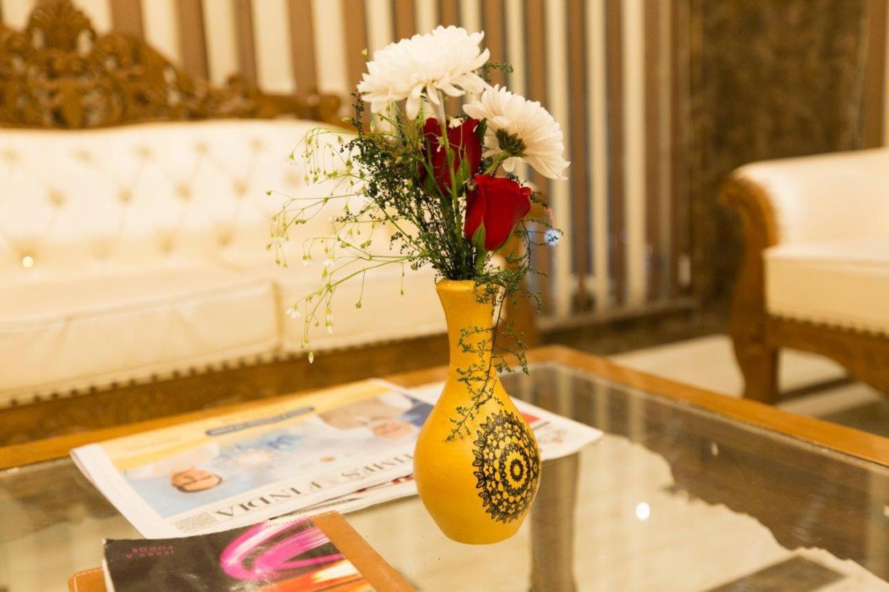 Hotel Viva Palace By Opo New Delhi Buitenkant foto